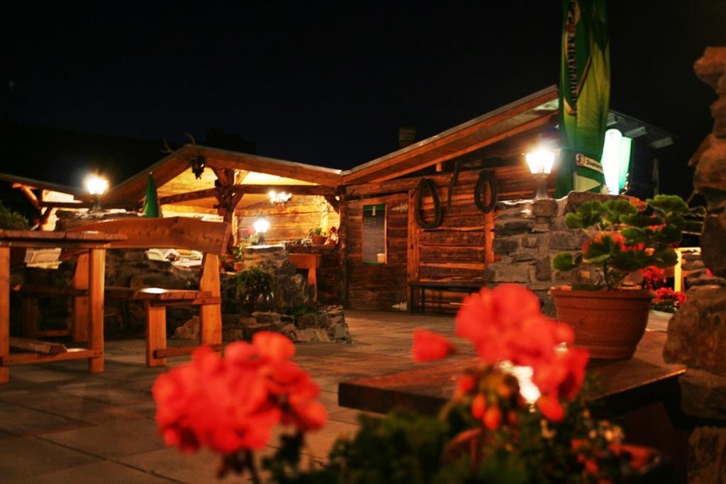 Pod Hradom Restaurant & Pension Topolcany Ngoại thất bức ảnh